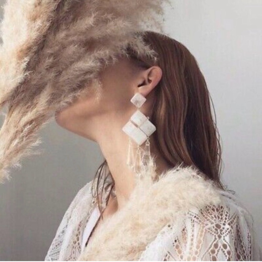 FOR LOVE AND LEMONS GWEN
EARRINGS FABULOUS CLEAR CRYSTALS &
CUBES 5'5" LONG